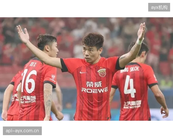 辽宁队凭借出色的防守反击能力领跑联盟快攻得分榜，成为其高效进攻的一大特色。